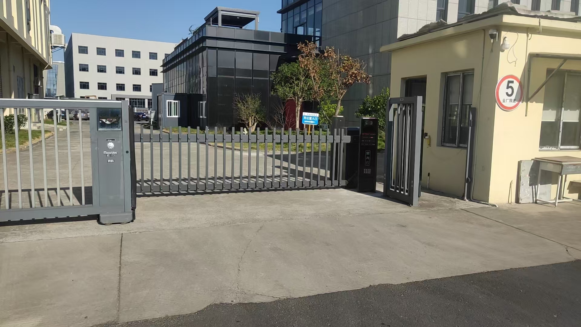 甬安云--人行通道